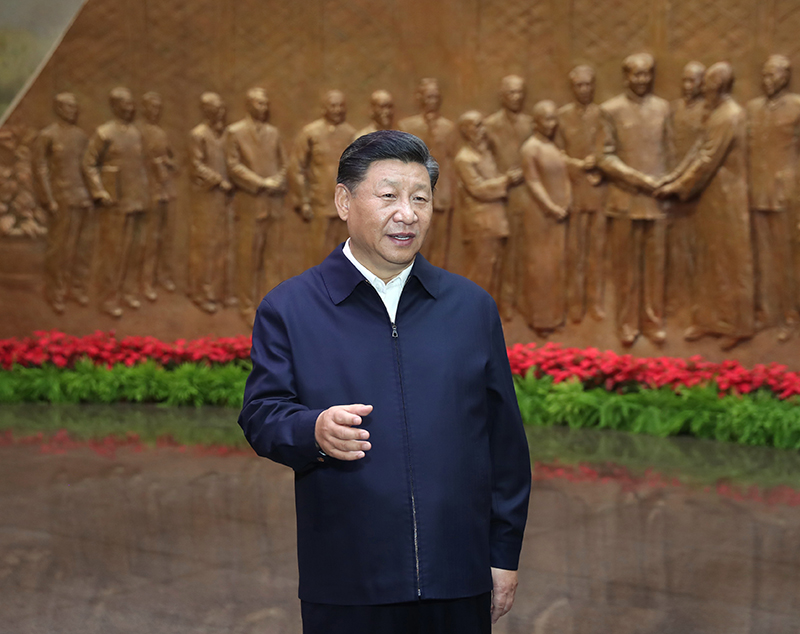 9月12日，中共中央總書記、國(guó)家主席、中央軍委主席習(xí)近平視察中共中央北京香山革命紀(jì)念地。這是習(xí)近平在香山革命紀(jì)念館參觀《為新中國(guó)奠基》主題展覽，并發(fā)表重要講話。