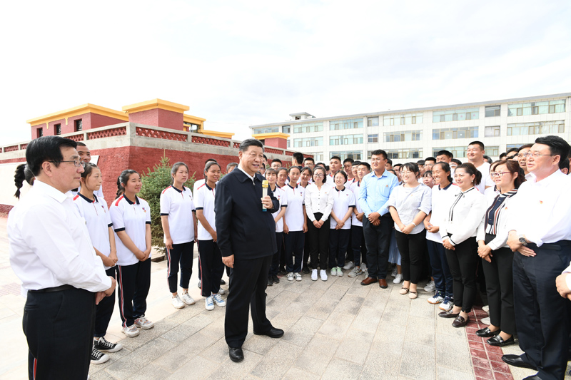 8月19日至22日，中共中央總書記、國家主席、中央軍委主席習近平在甘肅考察。這是20日下午，習近平在張掖市山丹培黎學校同師生親切交流。