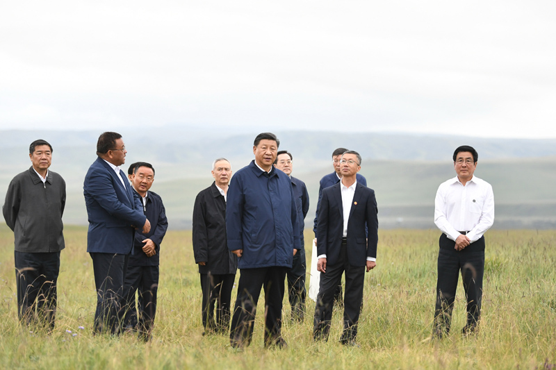 8月19日至22日，中共中央總書記、國家主席、中央軍委主席習近平在甘肅考察。這是20日下午，習近平在中農(nóng)發(fā)山丹馬場有限責任公司一場考察，實地了解祁連山生態(tài)環(huán)境恢復和保護情況。